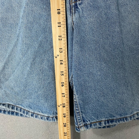 Vintage Levi 550 Relaxed Fit Light Wash Denim Blue Jeans Shorts Mens Size 36Wx8L - Picture 7 of 8